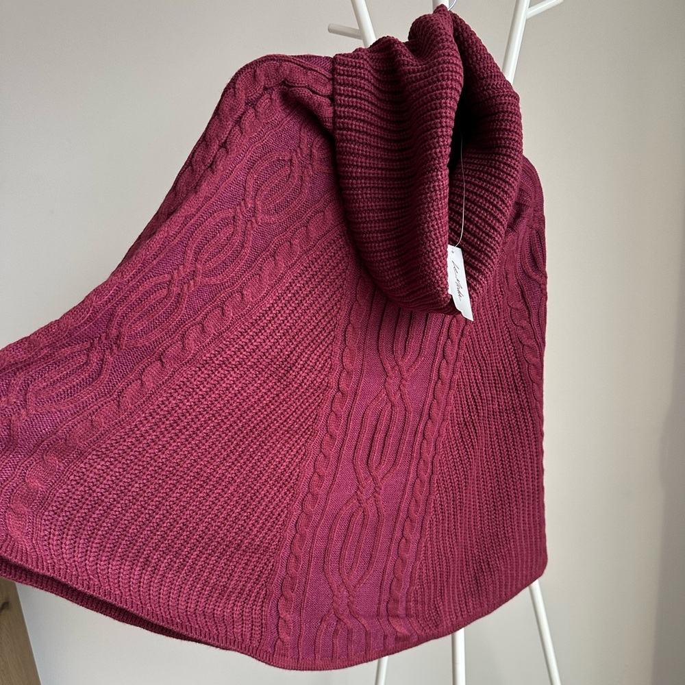 NWT Le Moda Knit Poncho
